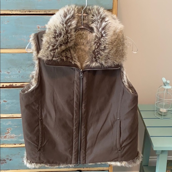 Reversible fur/dark brown vest - Picture 5 of 7